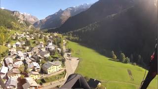 preview picture of video 'Paraglider Landing in Nancroix Village, Peisey Nancroix Valley'