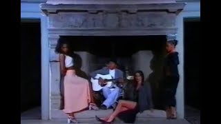Musik-Video-Miniaturansicht zu Solo Da Un Quarto D'ora Songtext von Adriano Celentano