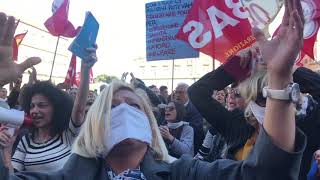 napoli-protesta-contro-la-sospensione-della-professoressa