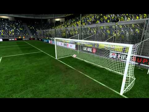 Alex faz um golaço de cobertura