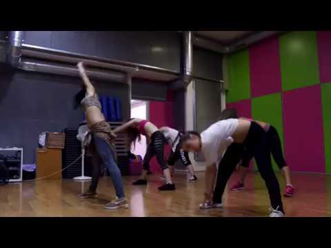 Ari Dance - Waacking Class (Womanizer)