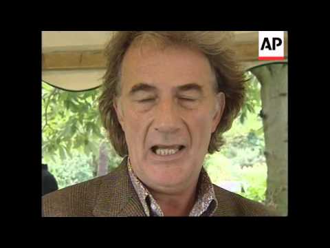 UK: LONDON FASHION WEEK  (2)