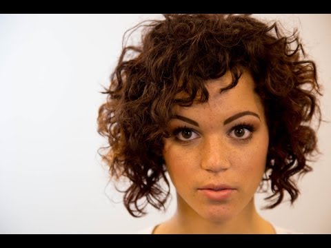 download lagu mp3 mp4 Bob Cut Curly Hair, download lagu Bob Cut Curly Hair gratis, unduh video klip Bob Cut Curly Hair