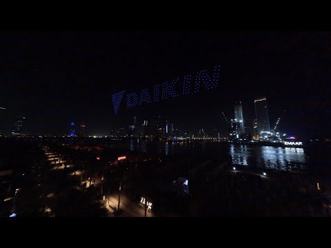 عرض طائرات الدرون المئوي لدايكن في هيلتون ذا بالم