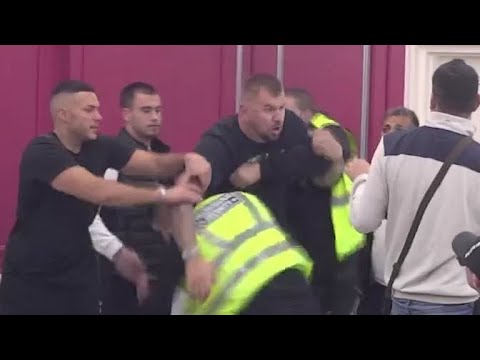 KARAMBOL! Obezbeđenje napravilo živi zid, Janjuš podivljao