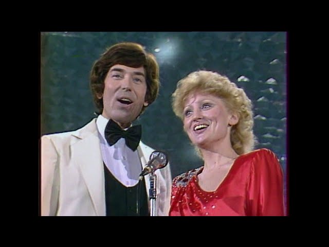 Слушать песню года 1983. Ведущие песни года 1983. Песня-83 концерт. Пугачева 1983. Алла пугачёва и кристина орбакайте.