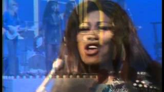 Ike &amp; Tina Turner - Proud Mary - 1972