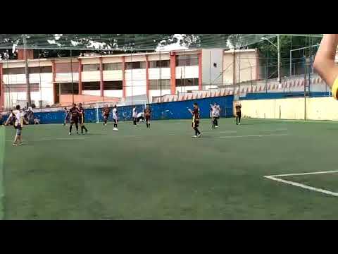 10h34 – Waguininho faz gol de falta fora de área. Ganhando folga na partida. O placar está em 4x3.0