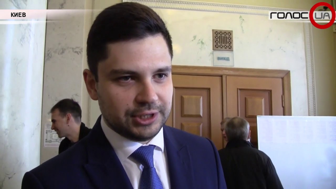 «Разогнать бездельников»: Почему в Верховной Раде решили сократить количество народных депутатов?