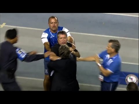 PELEA ENTRE BOLILLO GÓMEZ Y JORGE LUIS PINTO | PANAMA VS HONDURAS