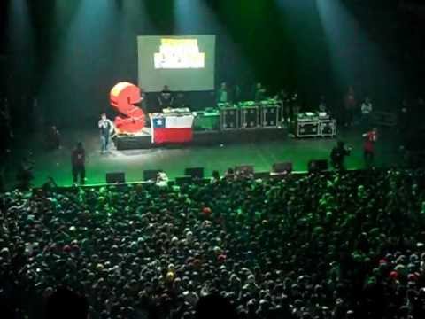 Liricistas Ft. Dibujo Mc - 21 Gramos (Teatro Caupolican 2012) session maestra