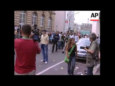Fighting breaks out before Germany-Poland match