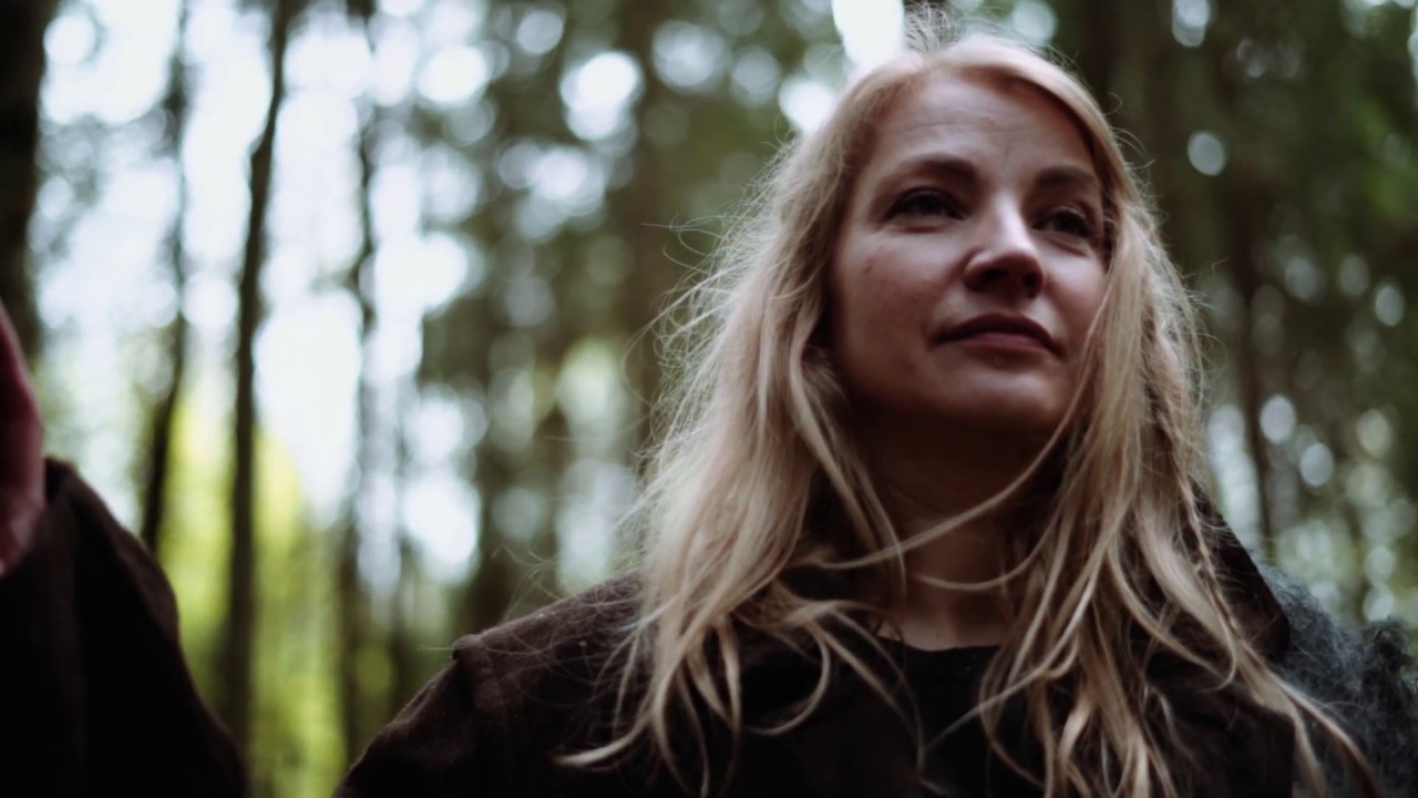 Tekstilmākslinieces Kristīnes Kliginas video eseja “Totēms”