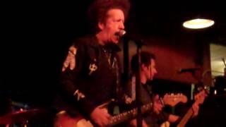 "Hell Yeah" performed live by Willie Nile, 2016-11-19, Iron Horse