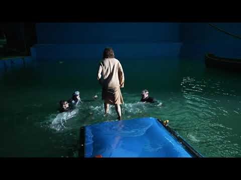 The Chosen Latino - Jesus camina sobre el Agua