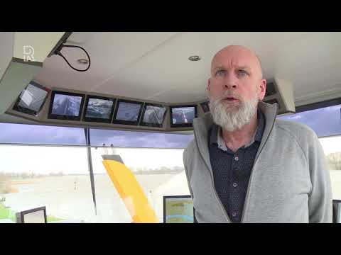 Vaart 'ie of vaart 'ie niet? Veerpont Groot-Ammers heeft het zwaar te verduren. Beelden: Dilia va...