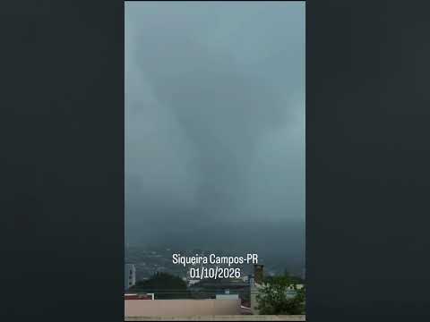 Nuvem com formato de tornado em Siqueira Campos-PR (01/10/2026)