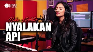 Download lagu Nike Ardilla - Nyalakan Api (Cover Erumi) Slow Rock Orkestra Spektakuler! mp3