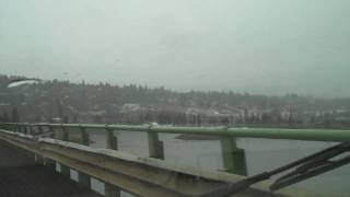 preview picture of video 'Hood River Bridge - Heading home in the rain'