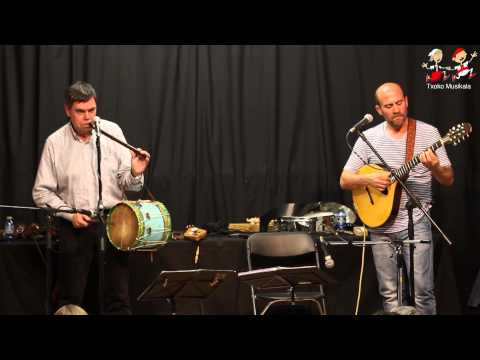 201304130207 Alberto Jambrina y Pablo Madrid en el concierto del 2013 en Oiartzun (Gipuzkoa)._24627