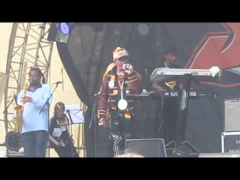 Lee "Scratch" Perry, Max Romeo & The Congos war inna babylon summerjam 2011.wmv