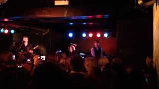 Hanson -  Merry christmas baby (Live @ crappy venue)