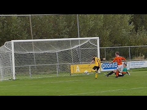 Delano Vos scoort 0 - 2 (DVV 1 - vv Terborg, 08-10-2017)