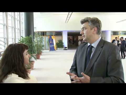 PLENKOVIC: DEPOLITIZONI ADMINISTRATEN PUBLIKE