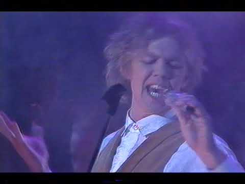 Síðan skein sól.  Ég verð að fá að skjóta þig. Hjá Hemma. 29.  11.  1989.