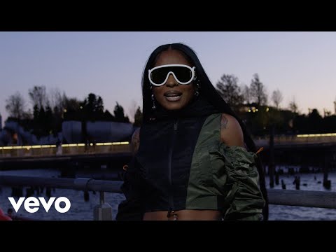 Tina (Hoodcelebrityy) - She's A Fan