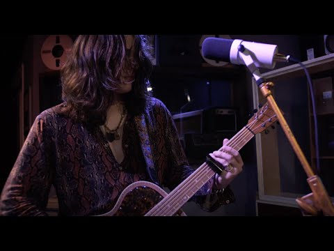 Tyler Bryant & The Shakedown - "Ain't None Watered Down" LIVE from Nashville