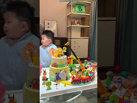 🎂🚂 Папа принёс сыну торт, который оказался совсем не тем, чем казался!