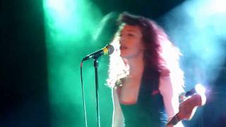 Melissa Auf der Maur - Real A Lie