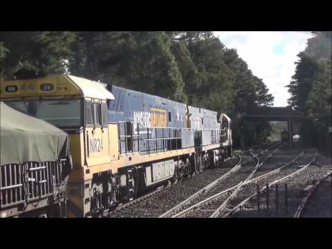 Australian Rail: Freight trains crossing at Bundanoon, NSW - HD