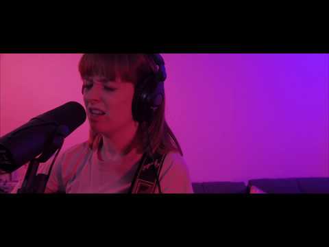Orla Gartland - Overthinking (live session)
Orla Gartland - Overthinking (live session)