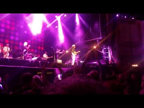 Chic Nile Rodgers Le Freak riff live 2015