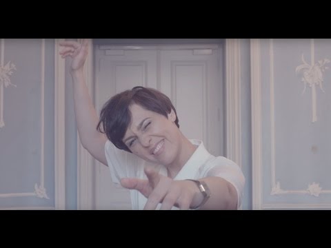 Julie Maria - Sådan Det Skal Være (Officiel Video)