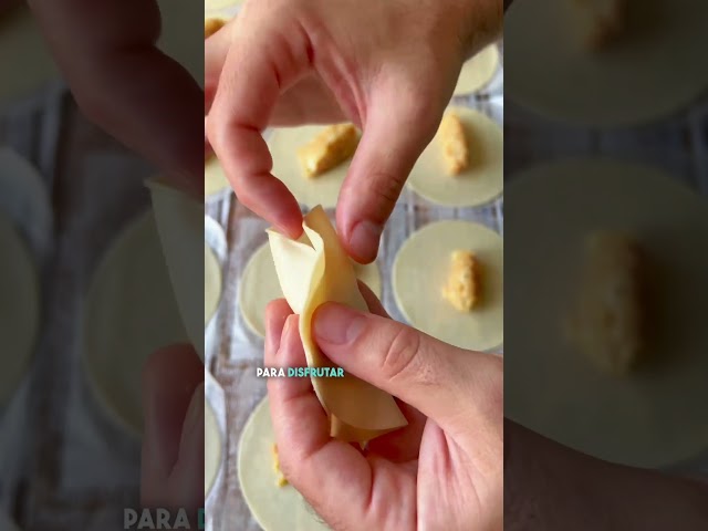 Vídeo relacionado con Winter Shore Juego de Prensa para Empanadillas con Cortador de Masa Redondo [3 Tamaños] - Molde Empanadillas, Gyozas, Wonton, Potsticker y Pierogi - Pequeño 7 cm, Mediano 8 cm, Grande 11 cm