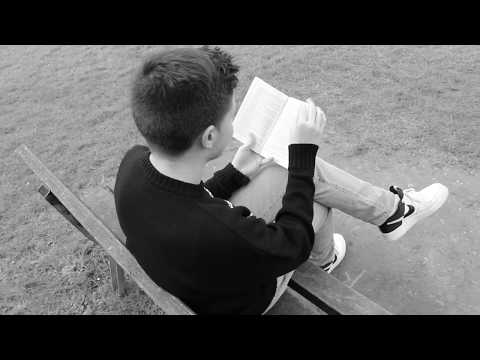 Leggere è un'arma contro l'ignoranza.