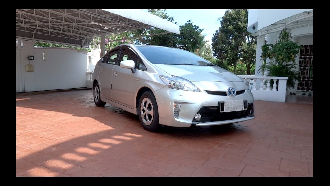 2013 Toyota Prius Luxury Start-Up, Full Vehicle Tour, 0-100km/h Run and Test Drive