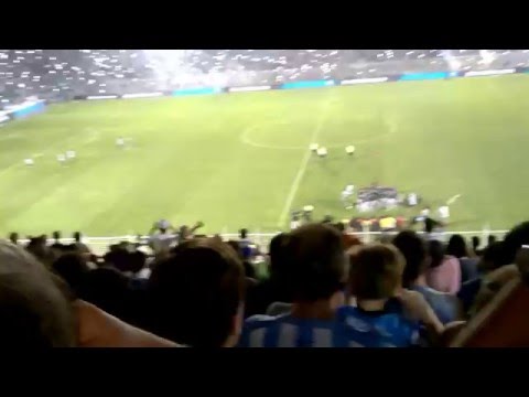 "Así recibio la hinchada al Decano" Barra: La Inimitable &bull; Club: Atlético Tucumán