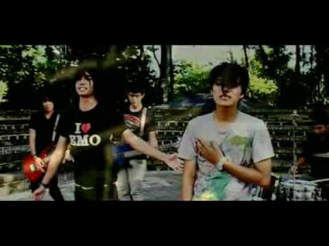 Marlynd the Fallen Angel Emo with improvisation funny from bali..rock hell