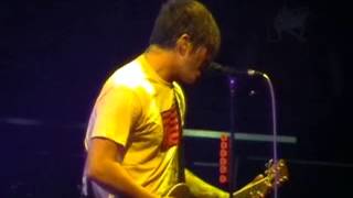 Blink 182 - 02 - Easy Target (Live From Wembley Arena, London 2004)