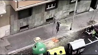 Motoseghe in azione a via delle Fornaci: prosegue l'abbattimento di alcune alberature