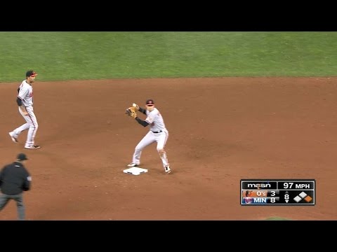 BAL@MIN: Hardy, Flaherty team up for 6-4-3 DP