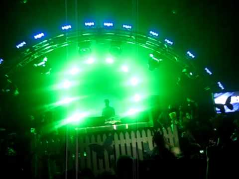 Nic Chagall - This Moment (Dash Berlin Live @ Wonderland)