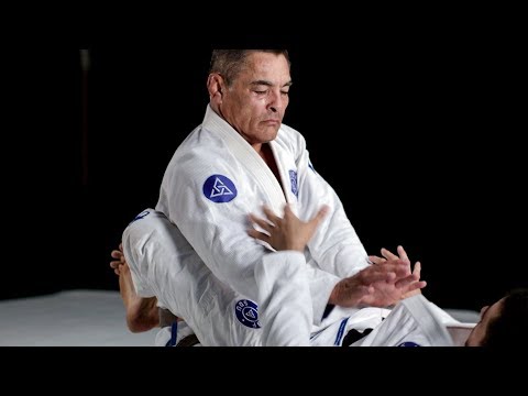 Basic guard pass, by Rickson Gracie