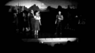 sångklipp ur niornas teater 2009
