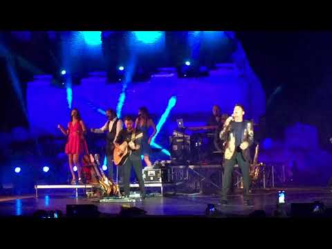 Scende la pioggia Live Gianni Morandi dal Teatro Greco di Taormina