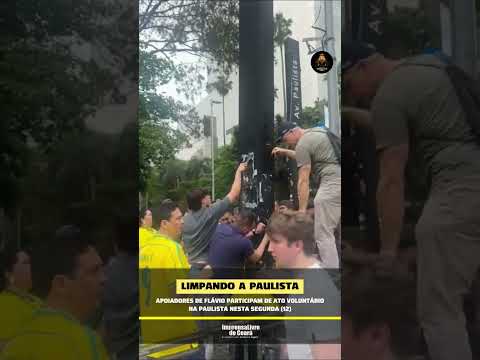 Apoiadores de Flávio Bolsonaro participam de ato voluntário na Paulista nesta segunda (12)
